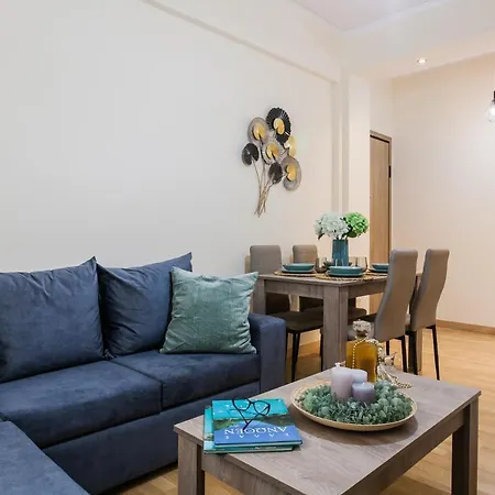 Lovely Renovated Walk To Acropolis Apartment