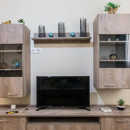 Lovely Renovated Walk To Acropolis Apartment Athens